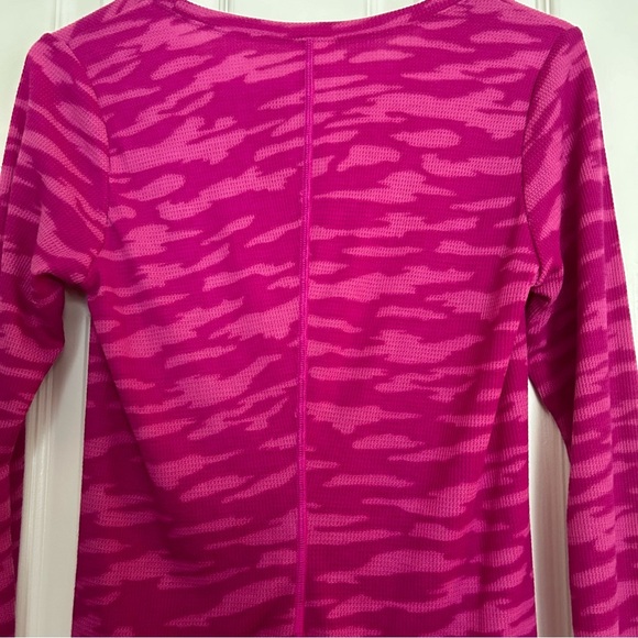 NWT Under Armour pink camo waffle knit long sleeve top Size Small - Picture 10 of 13